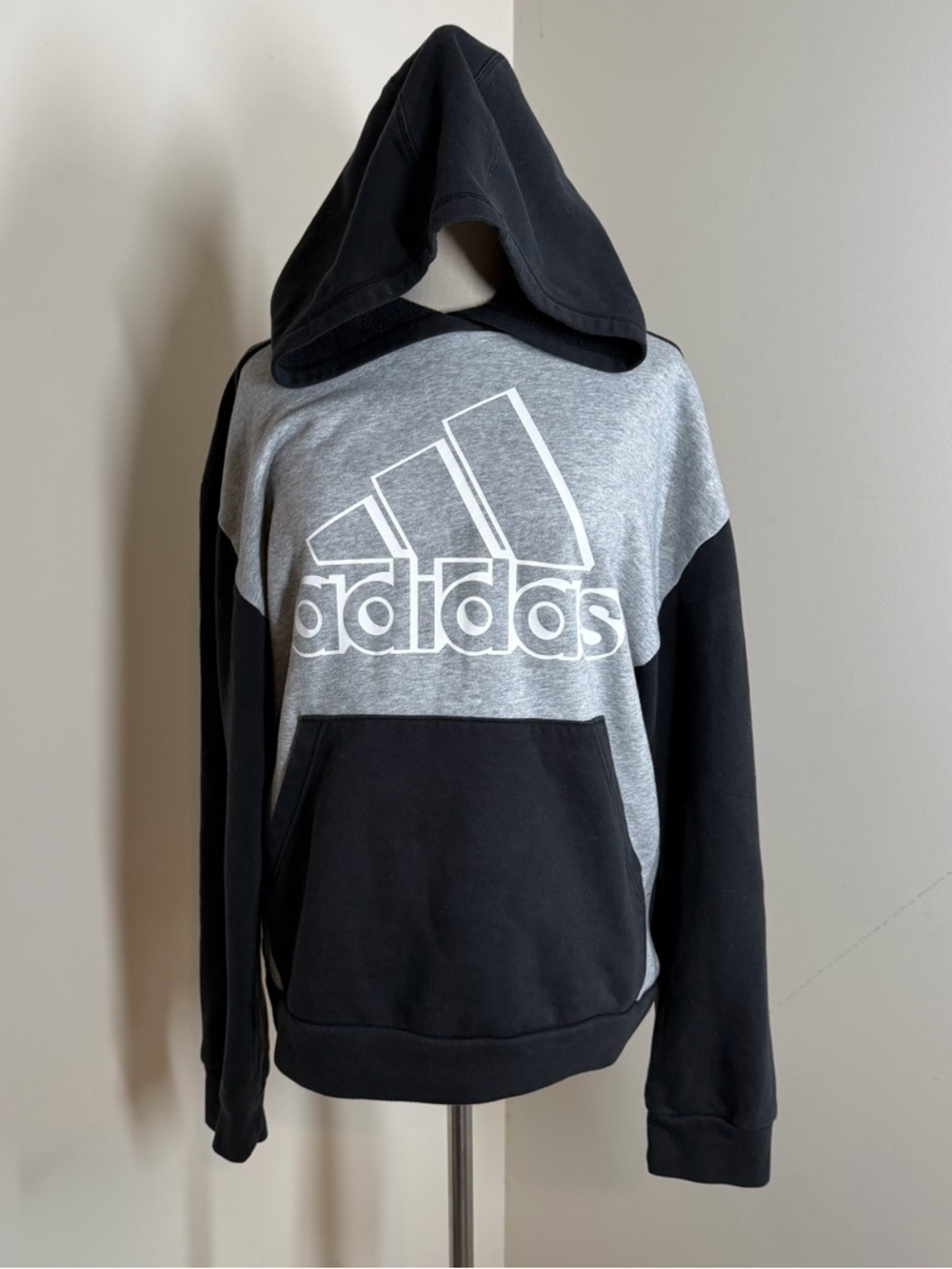 Adidas Unisex Kids - SZ XL (18-20) - Grey Blue Graphic Print Hooded Sweatshirt